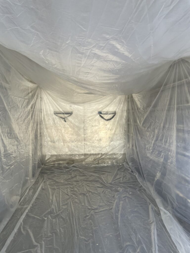การติดตั้งถุงรองในตู้คอนเทนเนอร์ Container Liner Bag ขนาดใหญ่เพื่อป้องกันความชื้นและสิ่งปนเปื้อนสำหรับสินค้าแห้งเทกอง